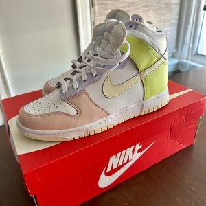 W NIKE DUNK HIGH NIB- SPRING SALE!